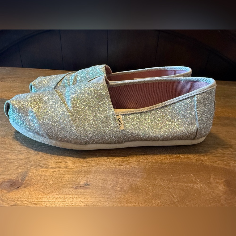 Women’s Sparkle Silver Toms 7.5